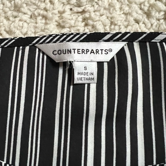 Size Small Striped Black and White Women's Top LS - Picture 2 of 5